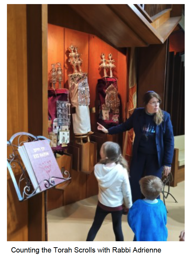 PJ Library Tot Shabbat counting the torahs with Rabbi Adrienne